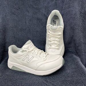 Men’s New Balance Classic White Athletic Shoes EUC Size 8.5 Style 928V3